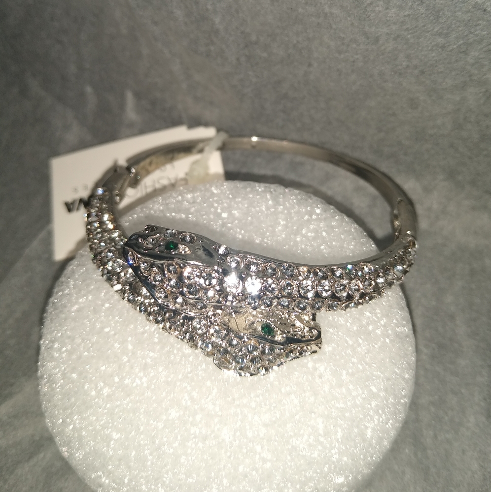 Dragon cuff